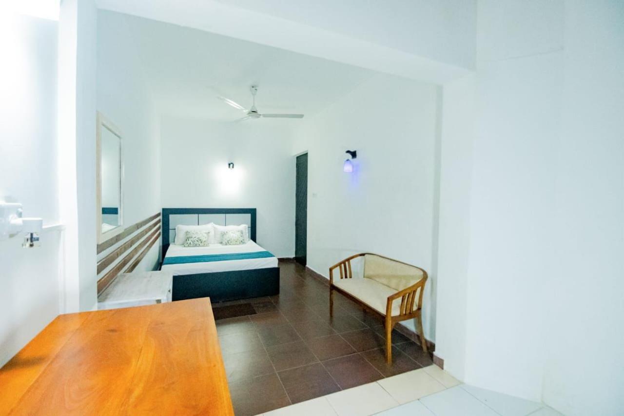 Hotel One Sixty Дехивала-Маунт-Лавиния Экстерьер фото